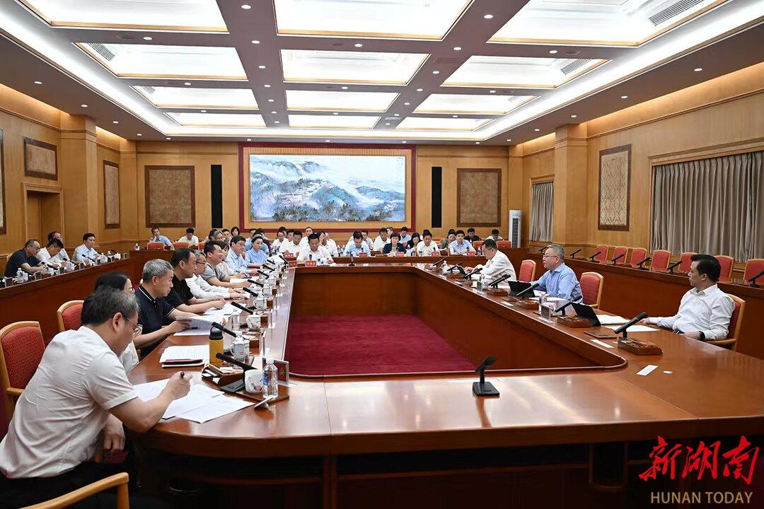 5月30日，沈晓明在长沙主持召开座谈会。