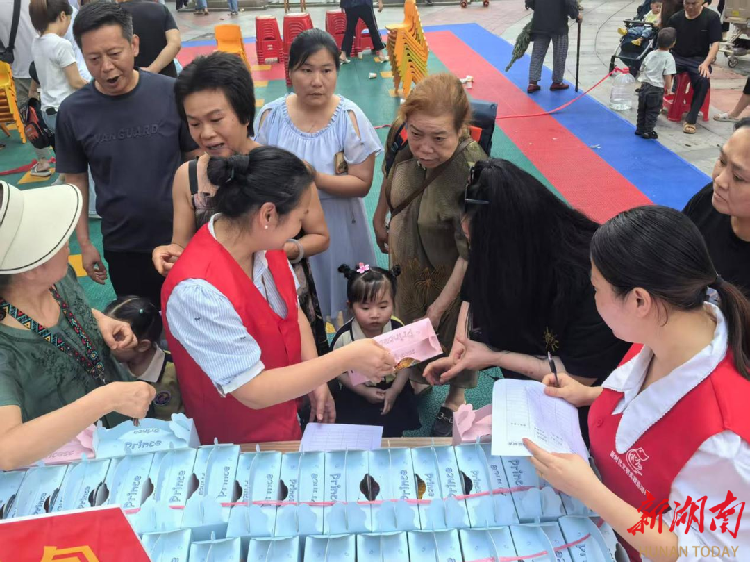 湘潭市洗脚桥社区：童心童趣绽放节日华彩