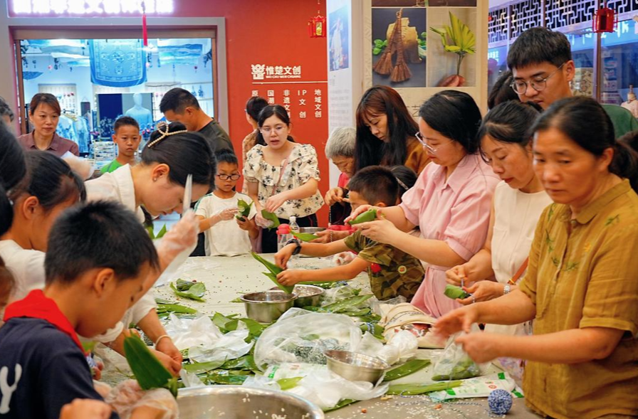 粽子DIY、编五彩手绳……在湖南雨花非遗馆过端午，超级有“料”