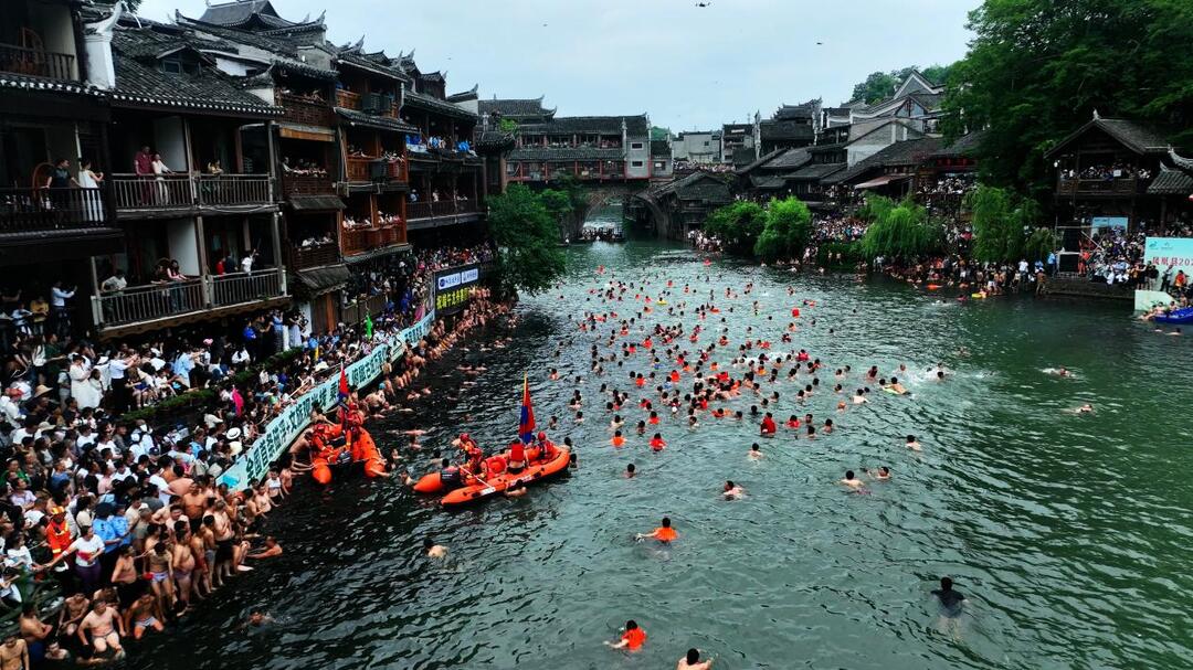 边城水印，沱江激浪竞风流