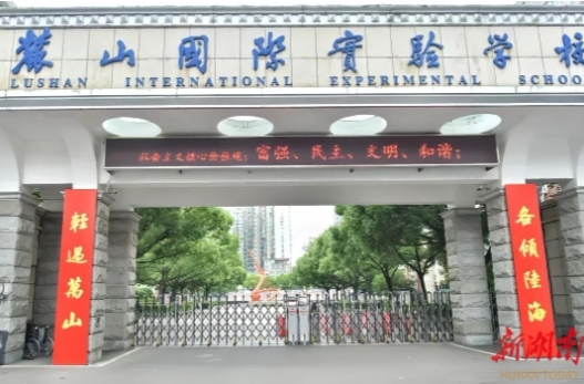 湖南高考考点对联“整活”现场！每一副都超“对”味！