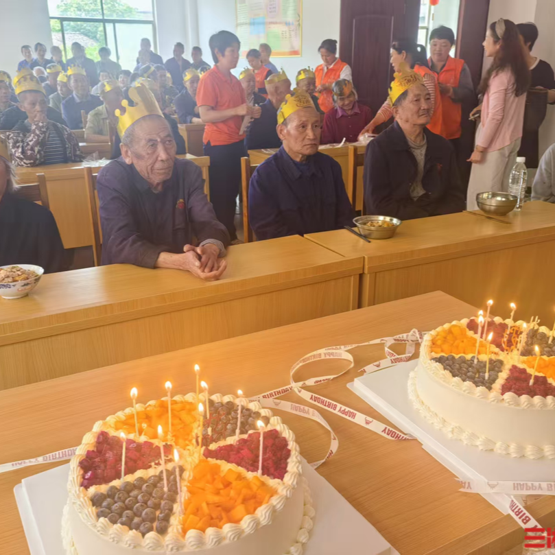 資興：端午節(jié)前為養(yǎng)老院老人過集體生日