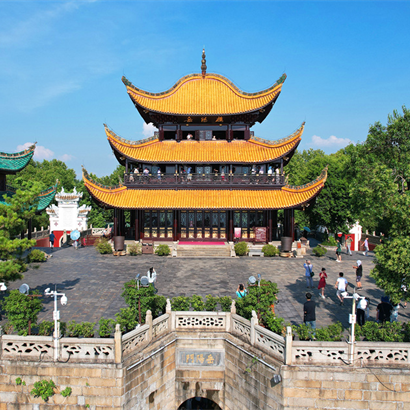 Historic Yueyang Tower Highlights City's Distinctive Charm