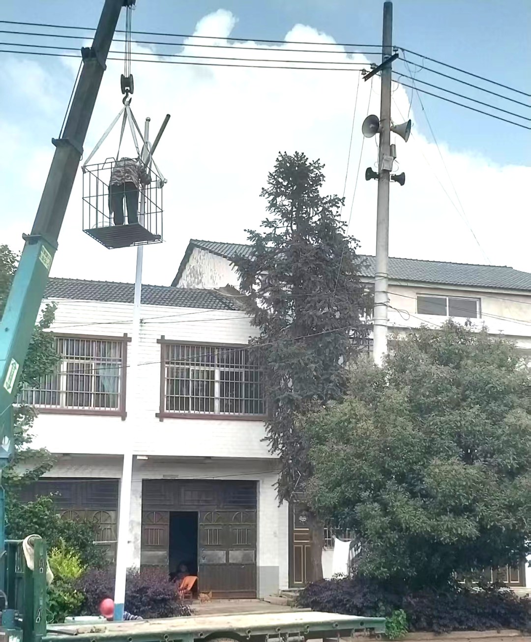 津市市毛里湖镇：点亮乡村路，温暖百姓心