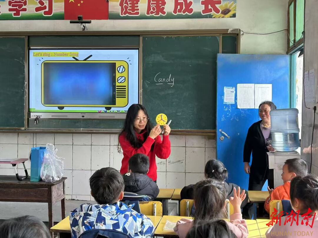 爱穿越苗寨六十九道弯——长沙教师唐晓的湘西支教故事