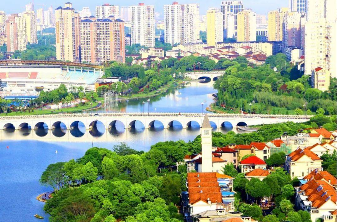 常德市委警示教育会暨深入贯彻中央八项规定精神学习教育年轻干部、关键岗位干部、新提拔干部读书班举行