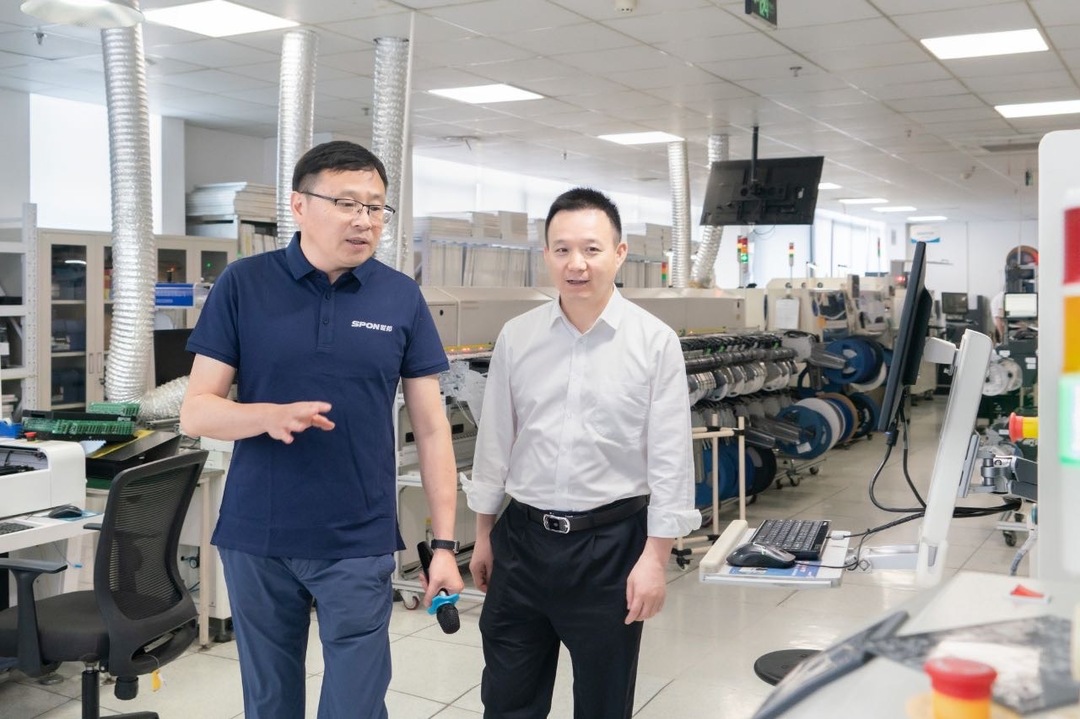 何朝晖调研企业帮扶和大学生就业创业服务工作