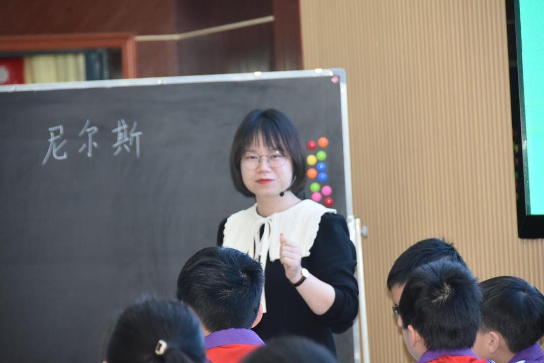 七载匠心织锦梦，春泥护蕊满庭香——记郴州市湘南小学五年级班主任、语文教师李瑾修