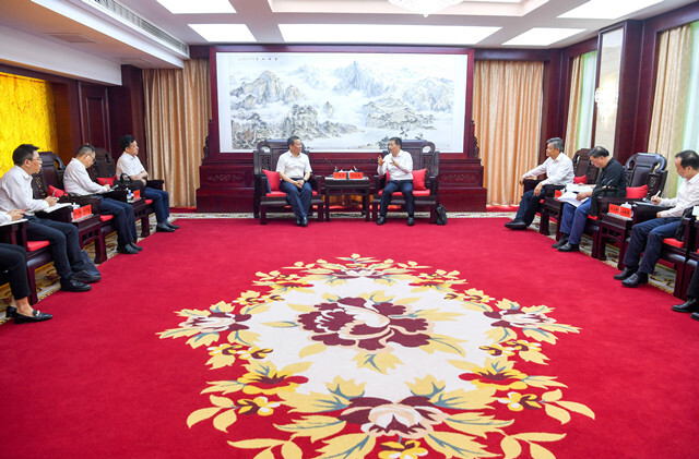 怀化市委书记许忠建会见丁建华一行