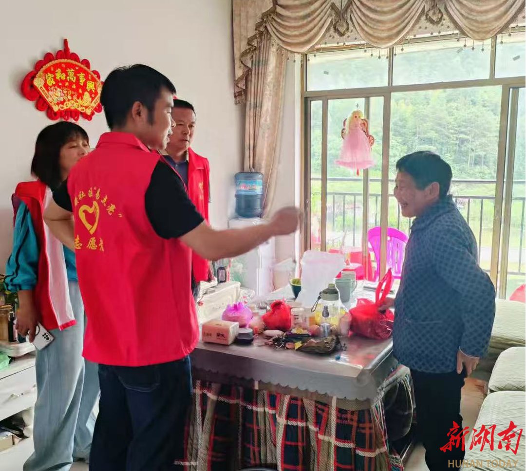 田坪镇晨曦社区：粽香擂茶聚温情，志愿服务暖人心