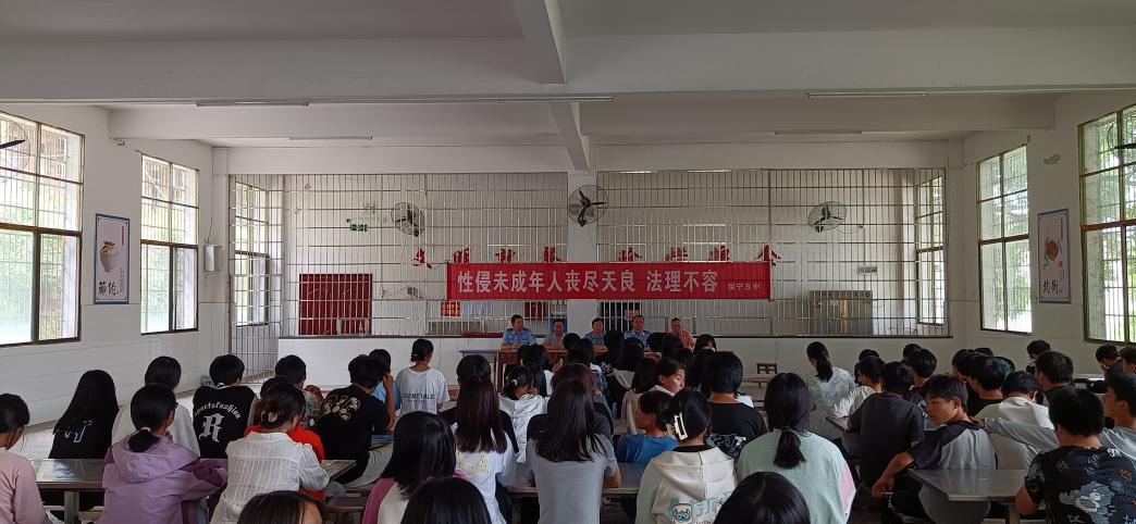 黄土矿镇：开展安全法治进校园 守护青少年健康成长