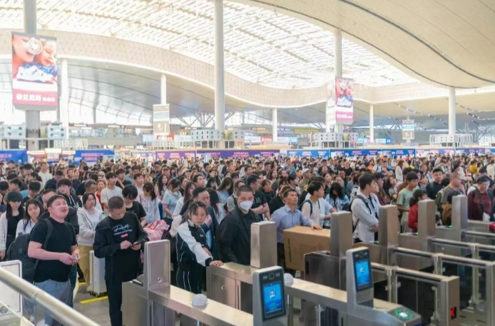 全国铁路端午假期累计发送旅客7875.2万人次，创历史同期新高