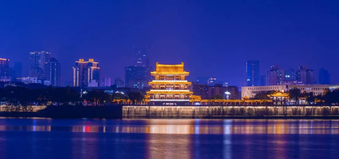 Lighting Hours of Du Fu Pavilion Adjusted