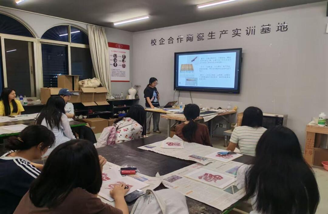 非遗美育暖人心  长沙民政职院艺术学院开展“心理+资助”育人活动