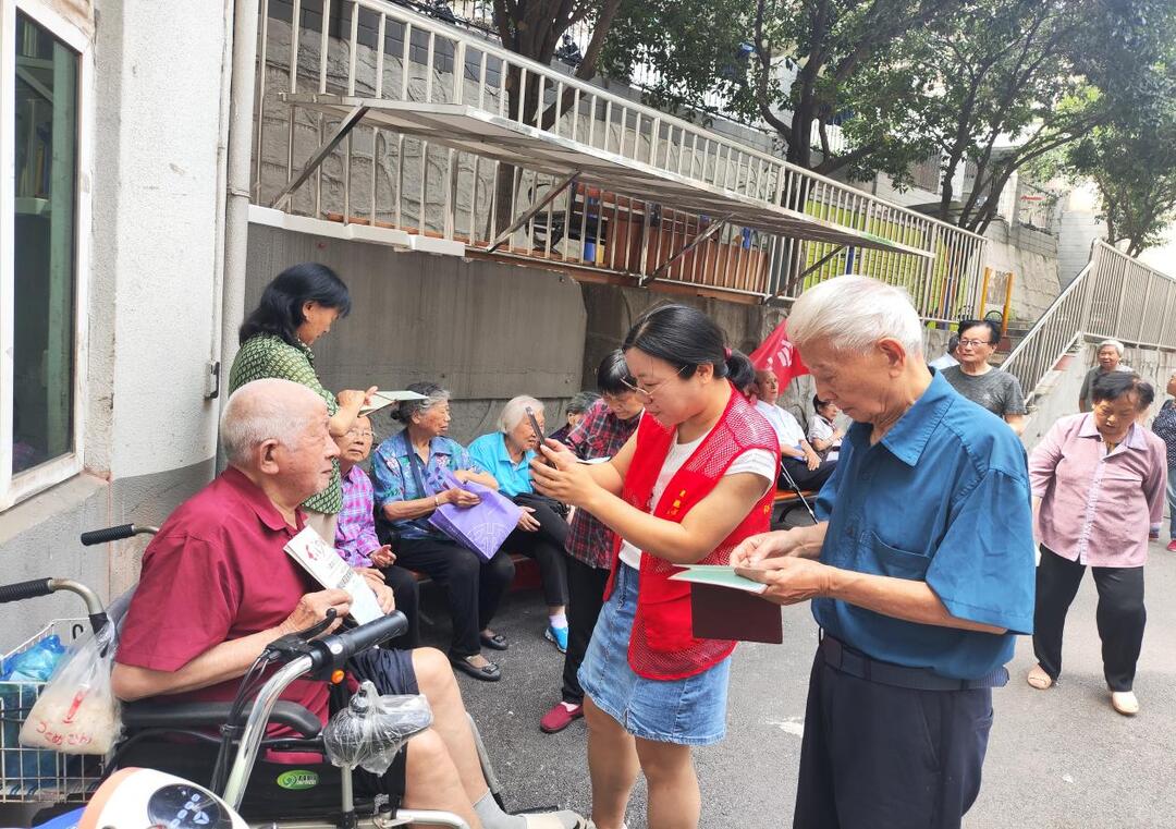 高龄认证“零距离” 当好群众“贴心人”