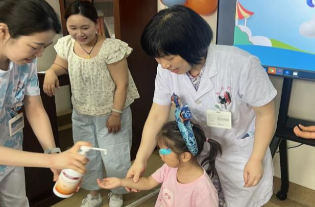 南华附二医院举办“医起童趣，健康相伴”六一主题健康嘉年华