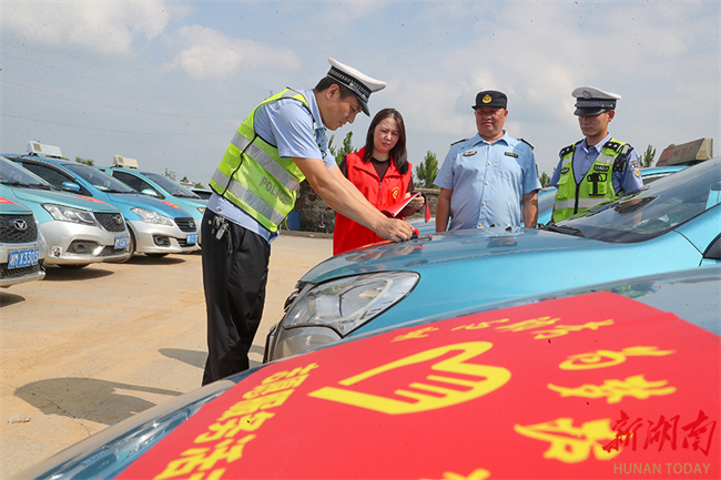 Volunteer Drivers to Provide Free Rides for Gaokao Students