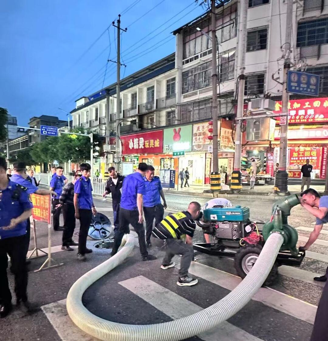 邵阳县城管局：党员当先锋 筑牢防汛墙