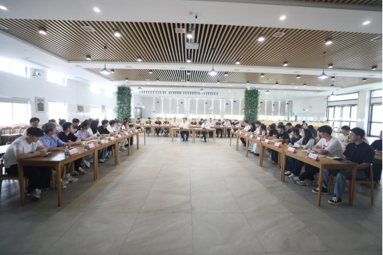 南华大学召开2025届毕业生代表座谈会