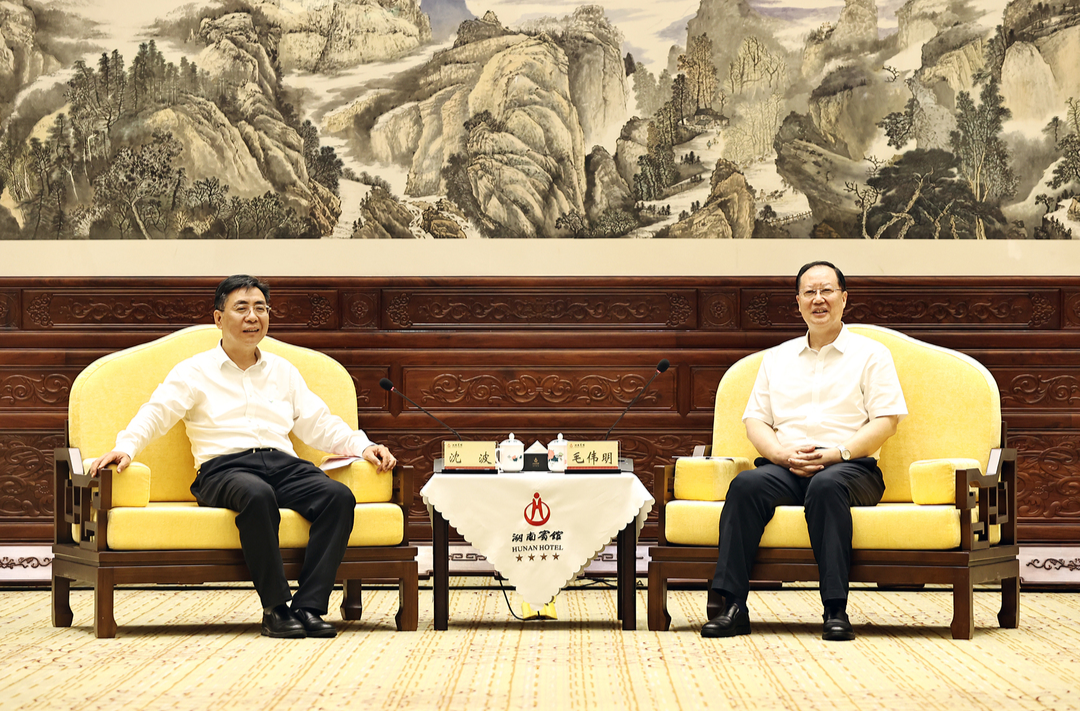 省政府与中国商飞举行工作会谈 毛伟明沈波出席
