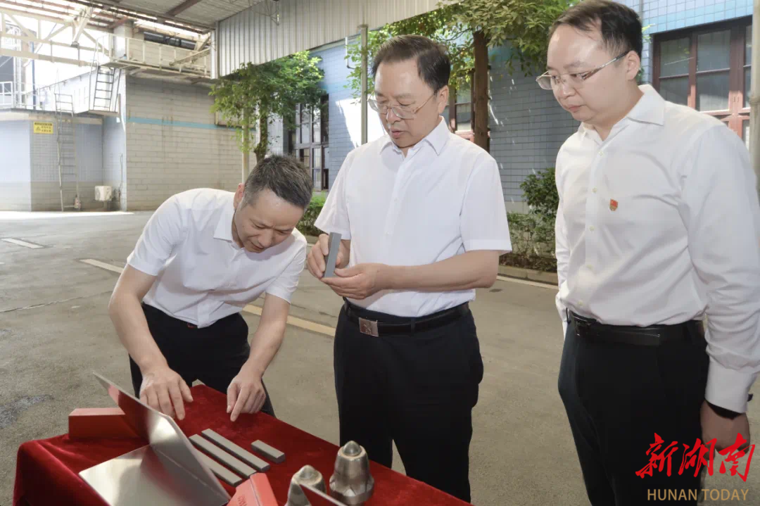谭勇下沉督导含浦街道经济社会发展工作