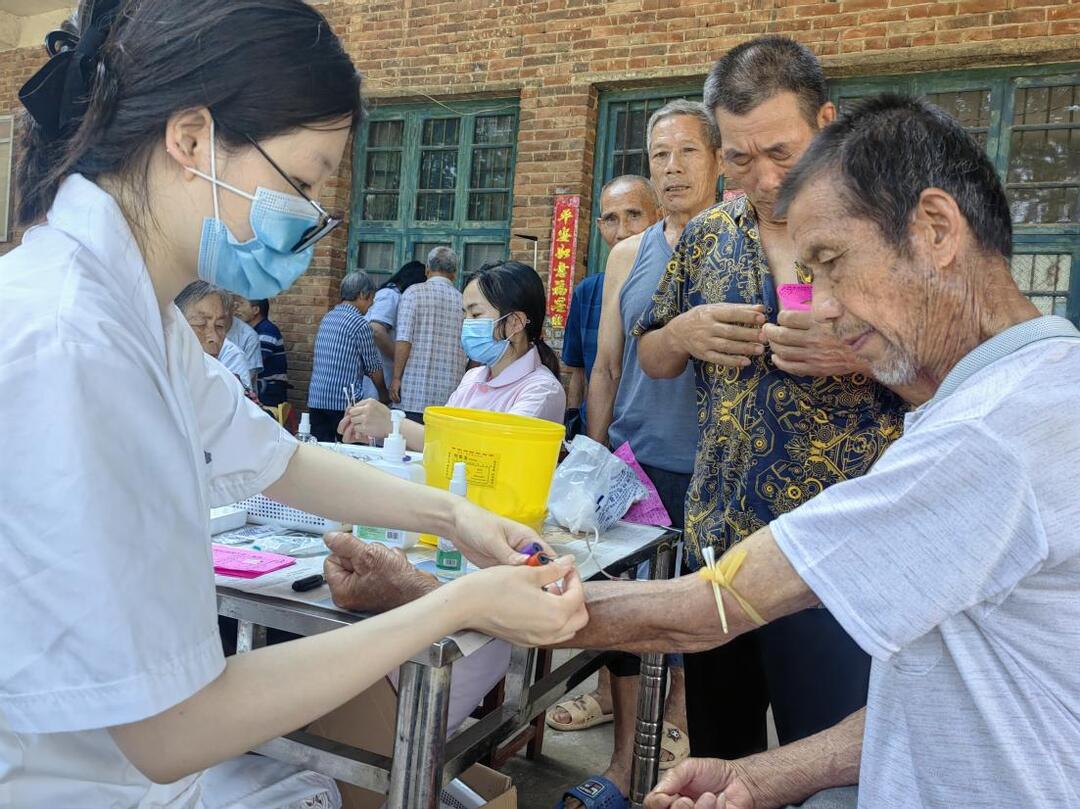 夏收时节家门口的“健康顾问”