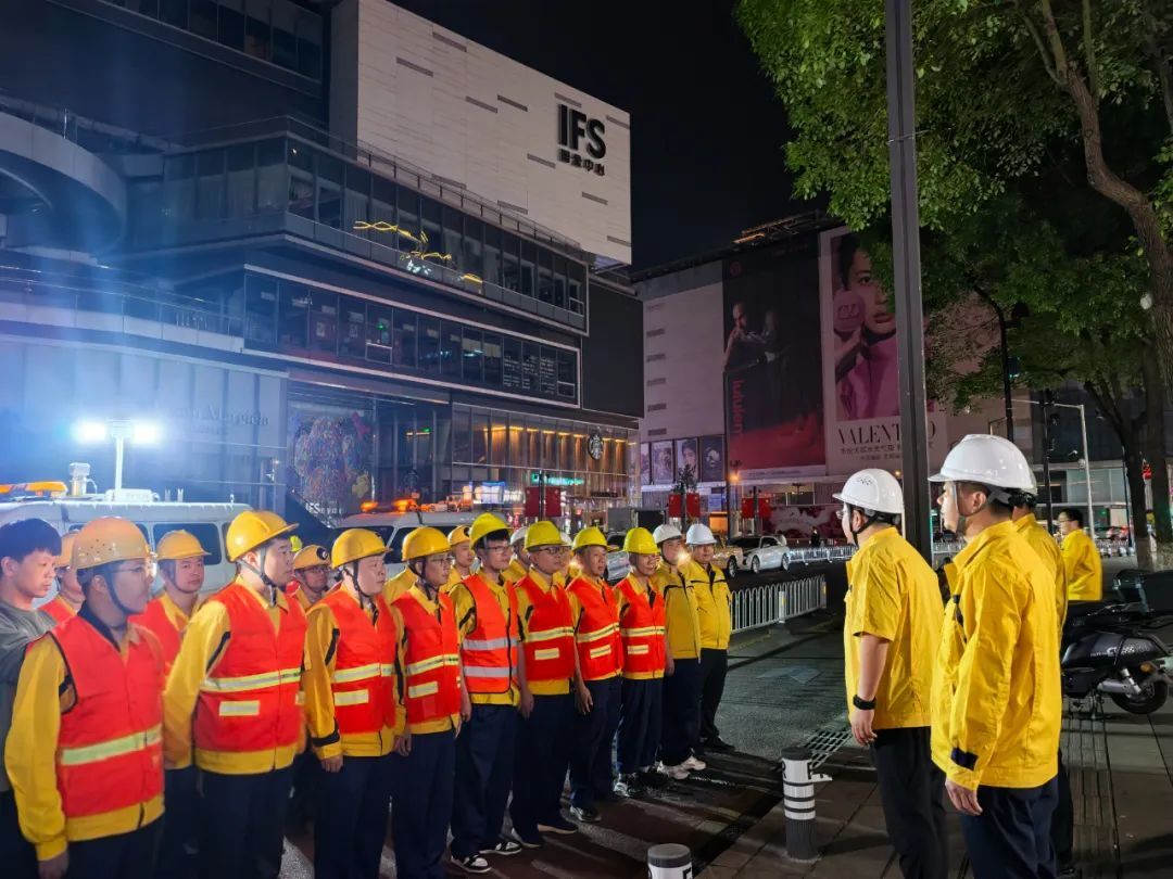 以责任点燃城市烟火 用担当守护万家温暖