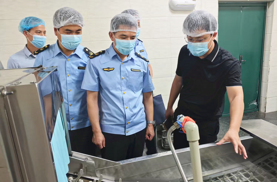 省市场监督管理局督导检查“三考”食品安全工作