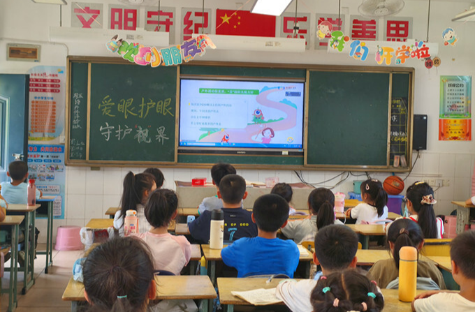 湘钢三校：大手拉小手  关注眼健康 