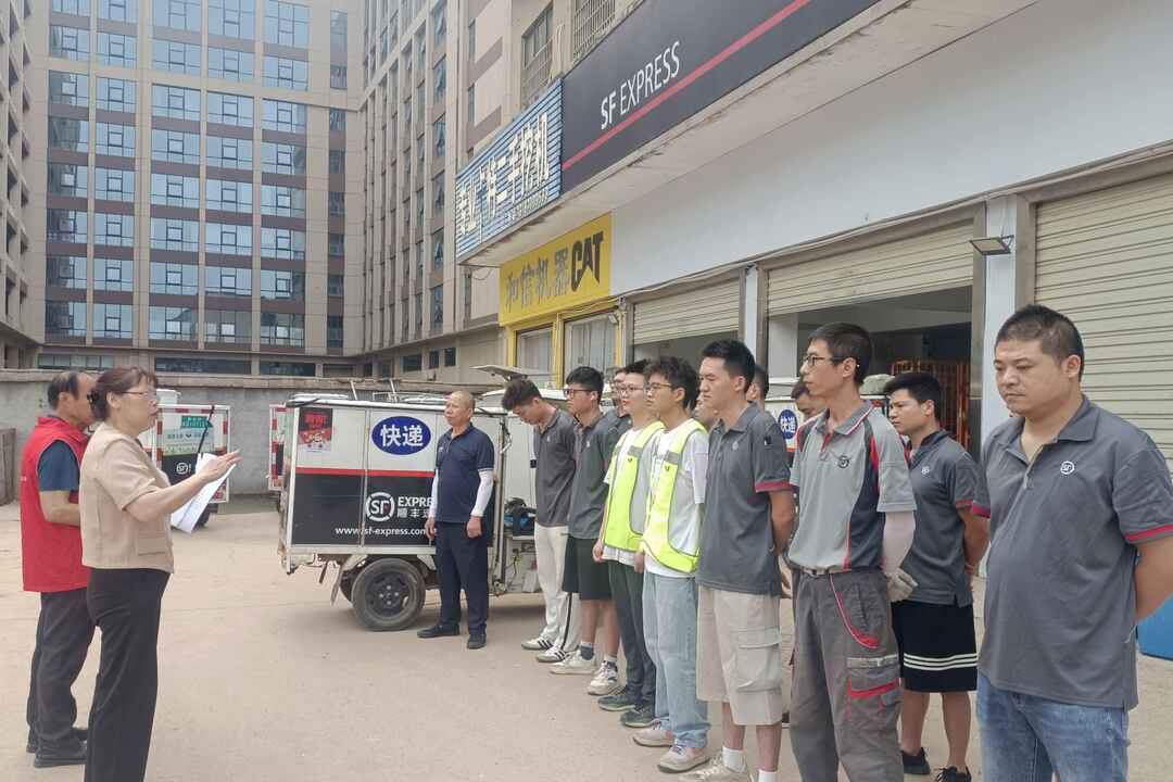 先锋禁毒宣传“快递”直达，筑牢物流防毒墙