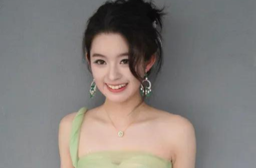 深圳市监局回应“黄杨钿甜爸爸连夜退股”：程序合规，不存在提前办理、连夜办理