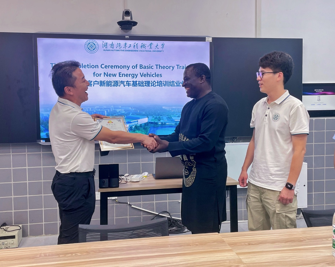 湖南汽车工程职业大学：一场特殊的“一个人的结业典礼”