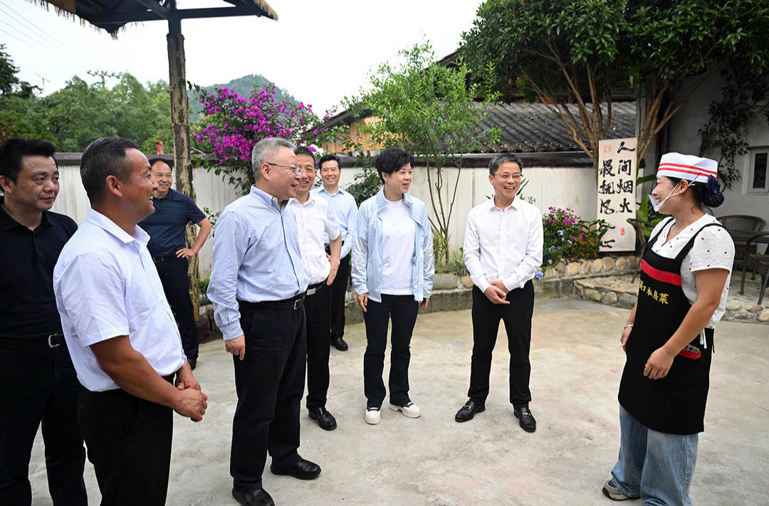 沈晓明围绕做好“三农”工作、推进乡村全面振兴开展“十五五”规划专题调研