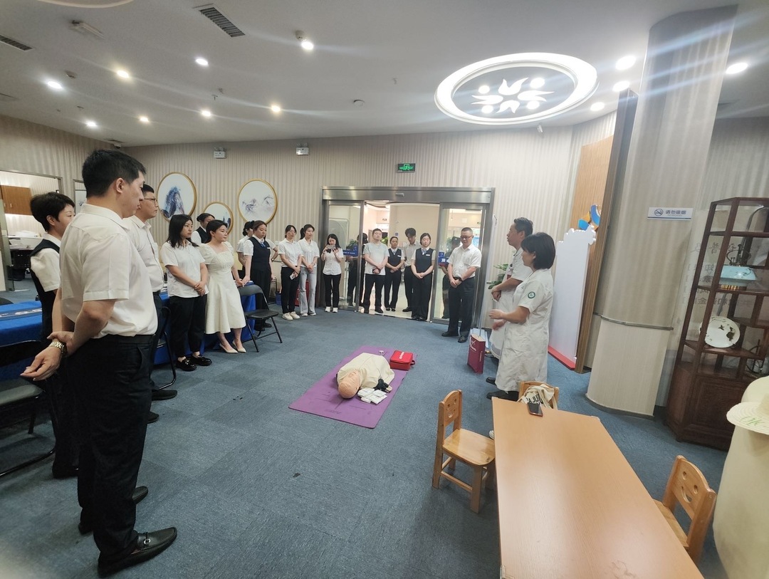 守护生命“救”在身边—— 湖南银行芙蓉中路支行开展客户突发疾病应急演练