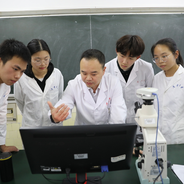 托举医学梦想 铸就仁心担当——南华大学首届“免费医学生”即将毕业