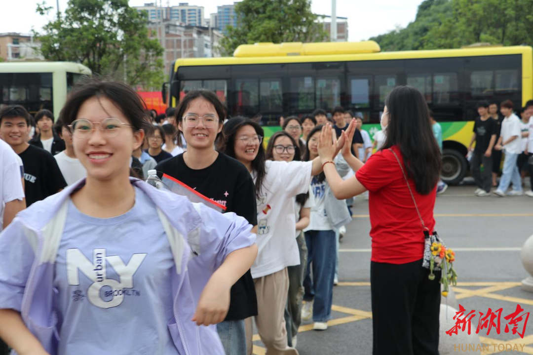 蓝山：暖心实事护航2465名学子逐梦考场