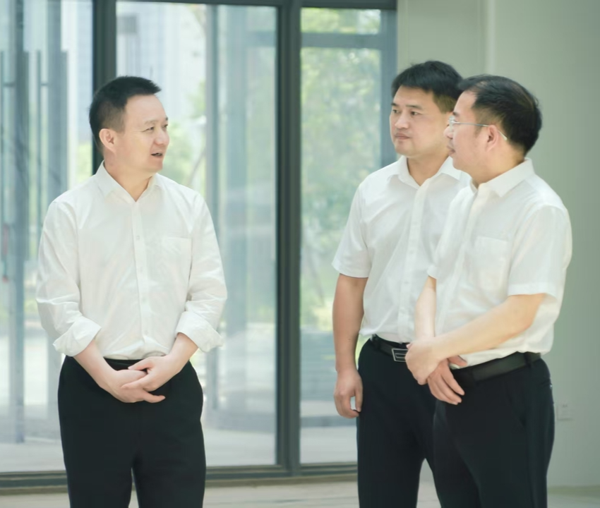 何朝晖调研科技创新平台建设工作