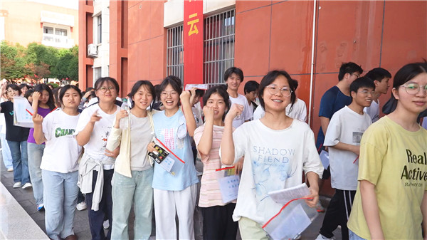 凤凰县2244名考生信心满满奔赴考场
