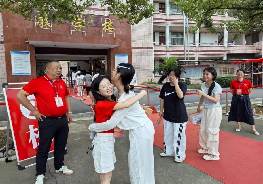 慈利县：全方位护航高考  学子逐梦启航
