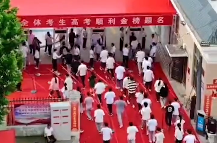 高三女生为备考刻意憋尿，感冒后又滥用药致肾损伤