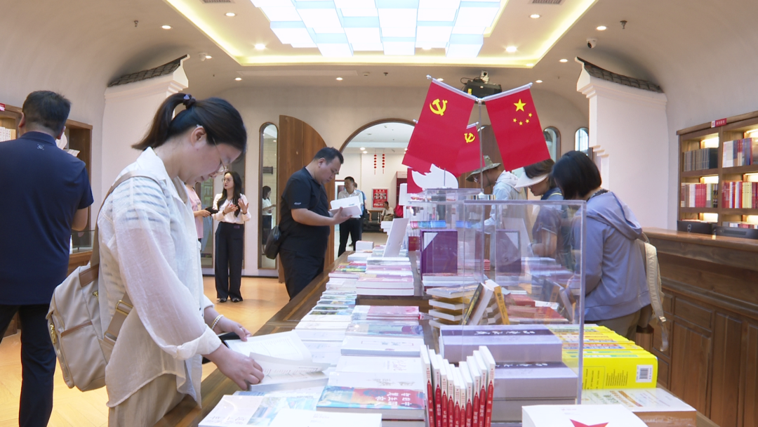 中国书刊发行业协会大中专教材发行委员会走进沙洲村
