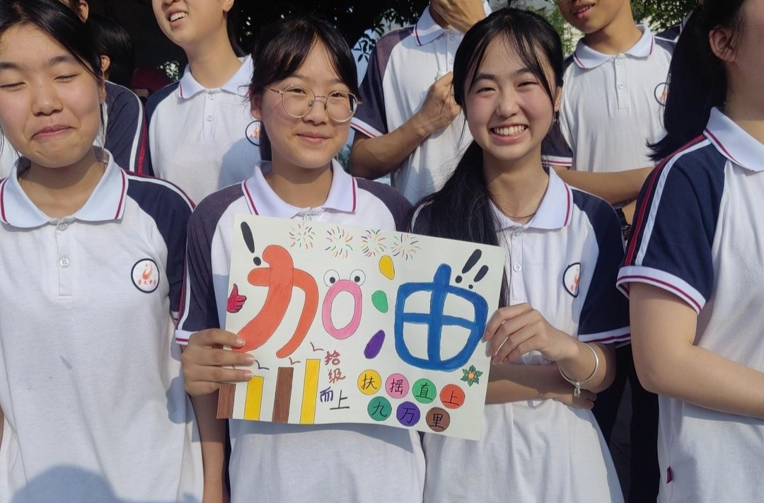 凤凰花开季 高考护航时