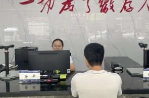 炎陵成功办理首笔公积金贷款缩期业务