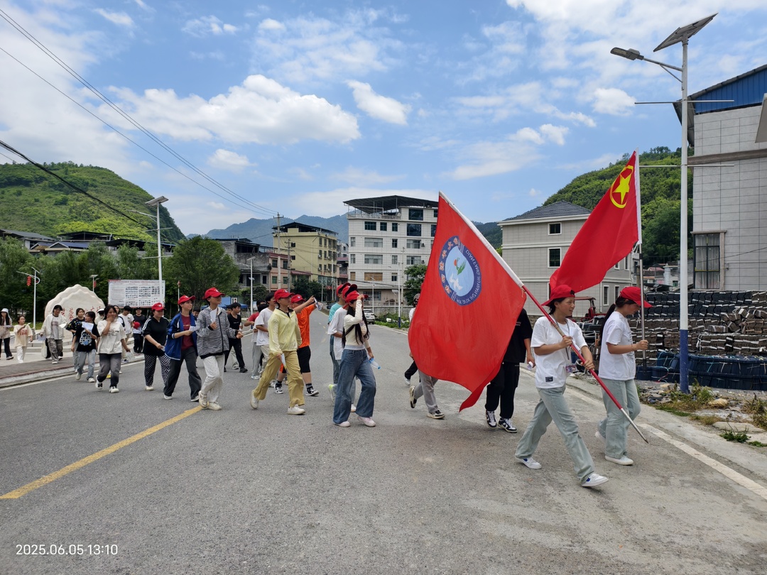 龙山县靛房镇政校携手开展沉浸式爱国教育实践活动