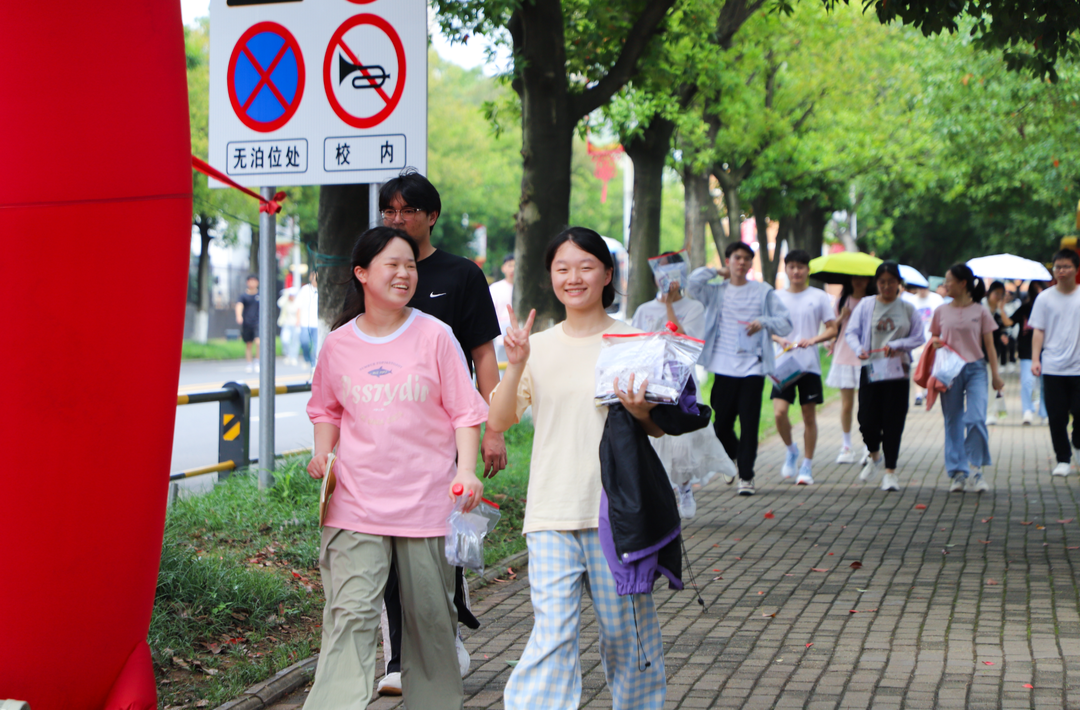 2025高考，稳了丨湖南高考次日平稳推进，多方护航外语听力