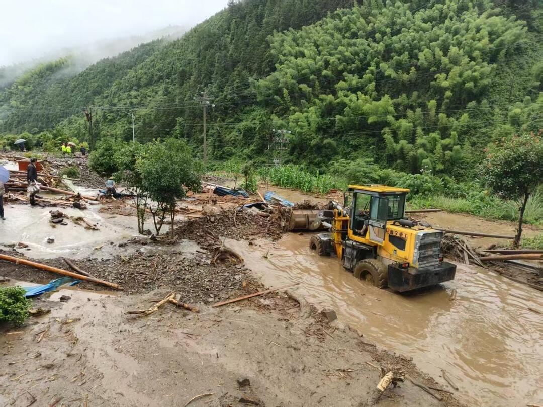 绥宁：遭暴雨袭击 紧急转移群众2044人 金屋塘镇受灾严重