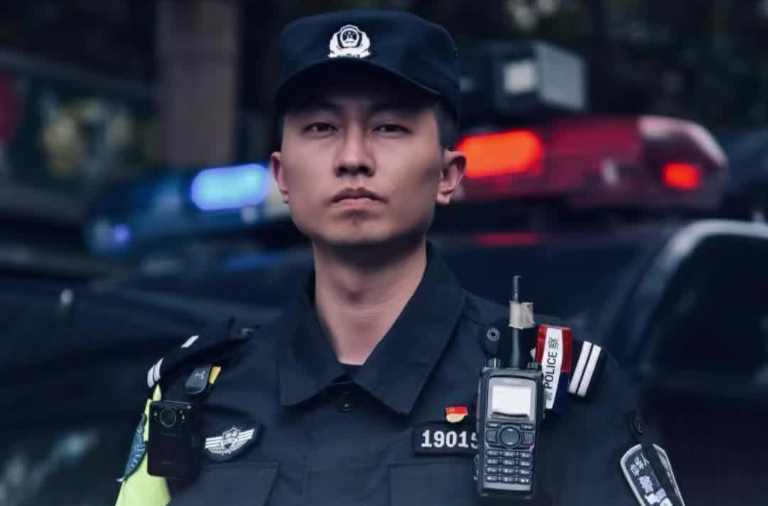 特警高考护校13年，无奈缺席女儿中考