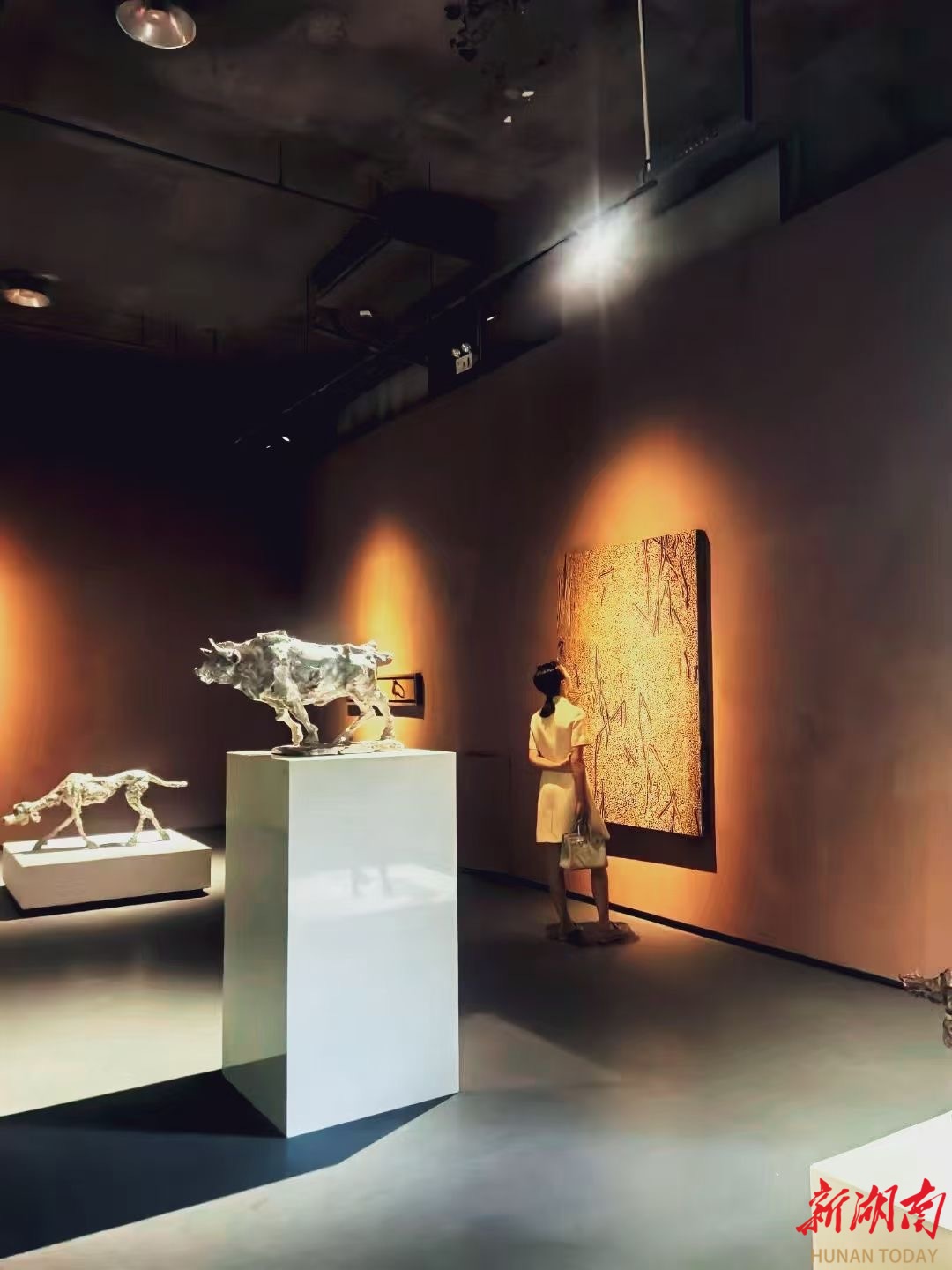 罗湘科“锈铜烂铁”雕塑作品展开展 59件作品解构“废墟美学”