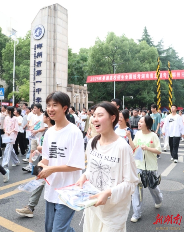 图集丨郴州：高考结束，考生开心合影