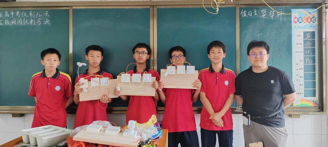 会同县林城镇中学：以践促学，电路劳动课开讲